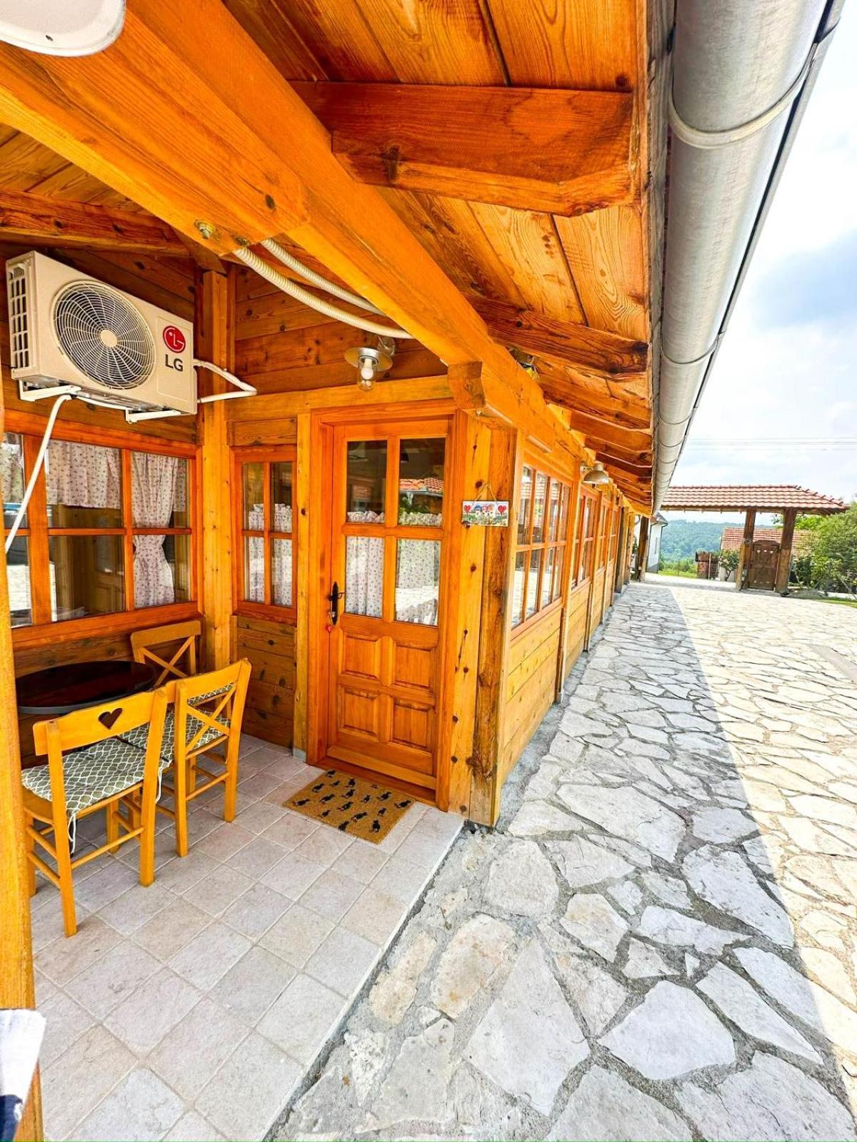 Seosko Turisticko Domacinstvo Radivojevic Villa
